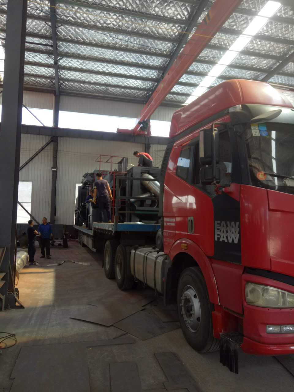 吉林白城整車(chē)發(fā)貨發(fā)698輥道通過(guò)式拋丸機(jī)