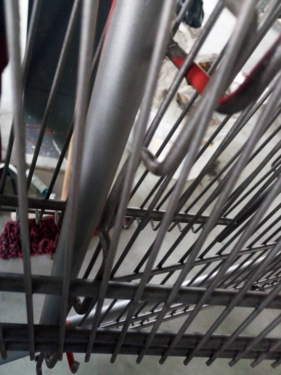 2017年發(fā)往大連的381懸鏈拋丸機安裝調(diào)試完畢