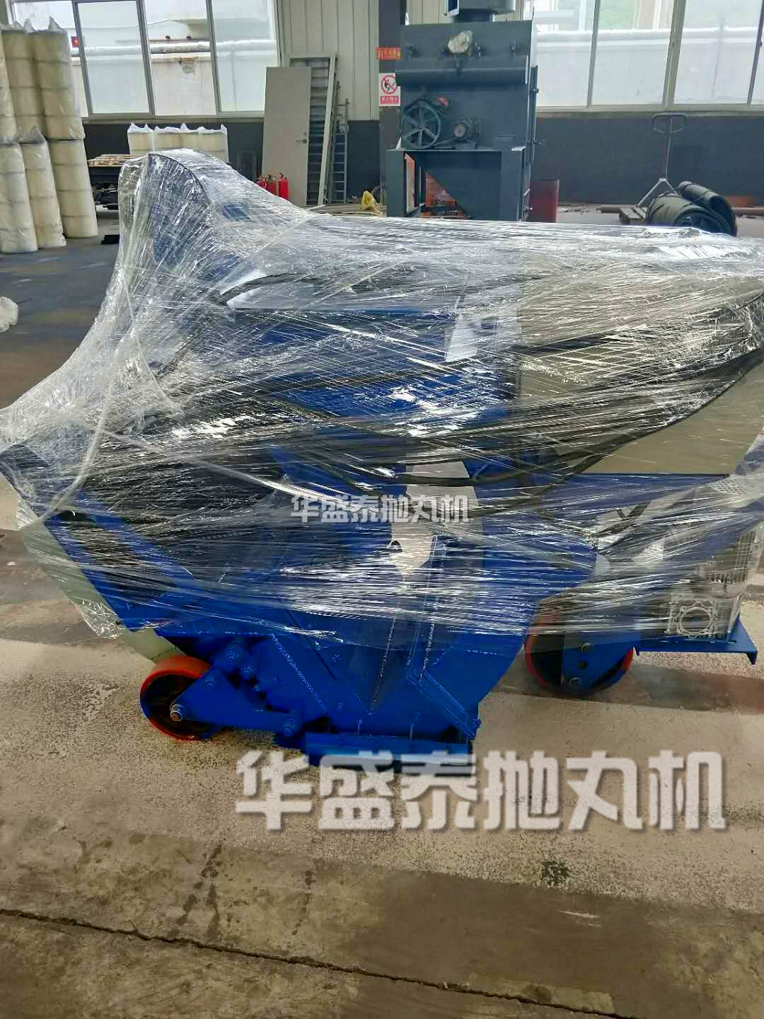 發(fā)貨大連葫蘆島HST550路面拋丸機裝車現(xiàn)場圖